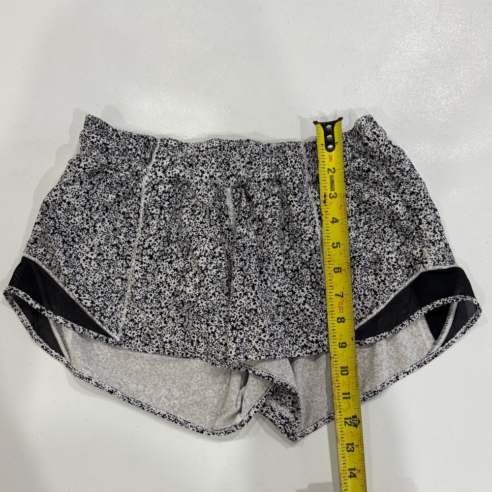 Lululemon Athletica Hotty Hot Athletic Shorts 2.5”